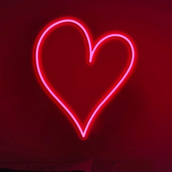 Meet your Posher, Nicole - Picture 2 of 2